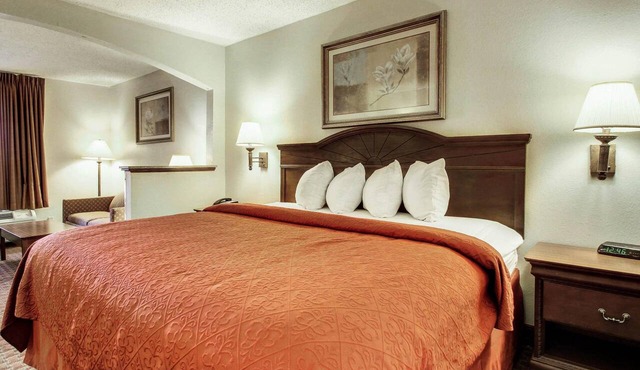 Quality Inn & Suites Clinton - Jackson West