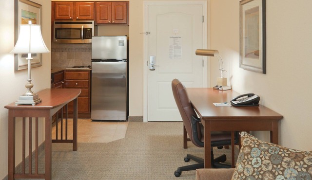 Queen Studio Suite | Full Kitchen Included