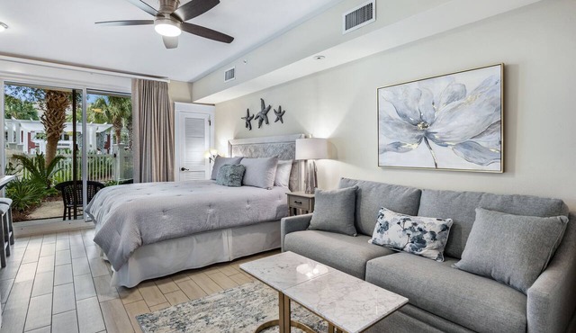 RARE Poolside Studio at Baytowne Wharf! Walk out to Pool, Hot Tub, Beach Tram