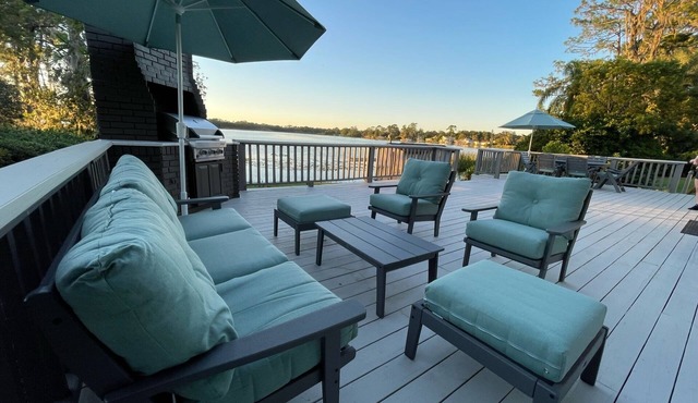Recently Renovated Lakehouse on Lake Talmadge