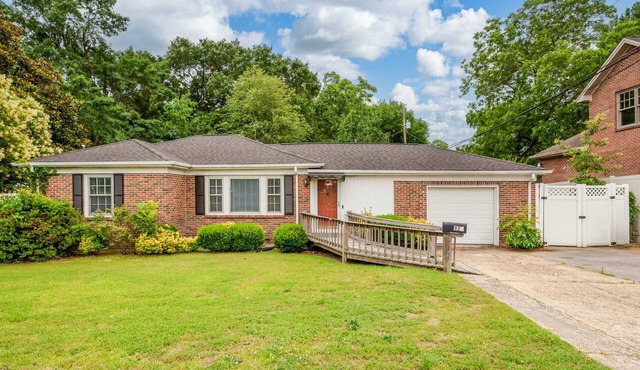 Red Brick Ranch- 2.3 miles to UA- Fenced Backyard