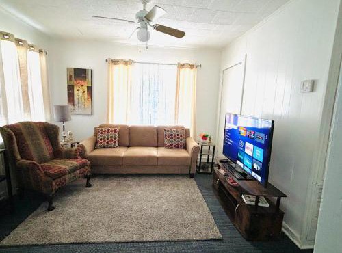 Red Door Lodge of Alexandria 2-Bedrooms 1-Bath