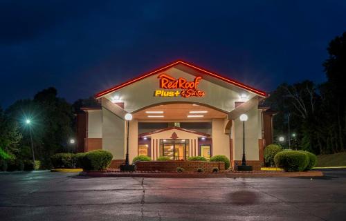Red Roof Inn PLUS+ & Suites Opelika