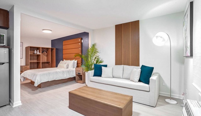 Redamo Suites