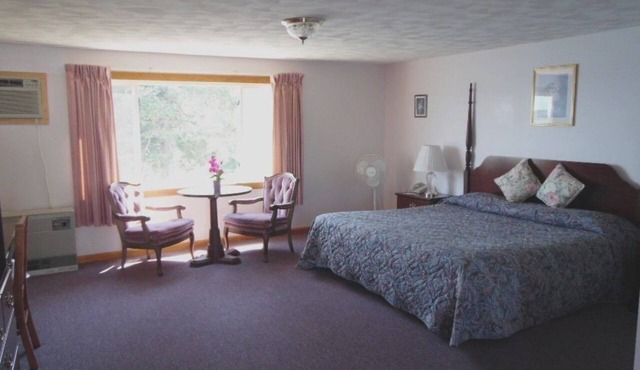 Redclyffe Shore Motor Inn in Robbinston
