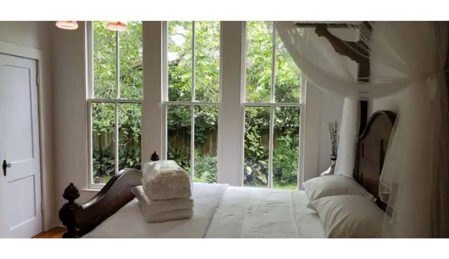 Relax at McHugh 1903 Victorian House National Historic Register Old Town