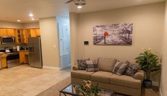 Relaxing 3BR/2BA Home Smart TV Full Kitchen W/D