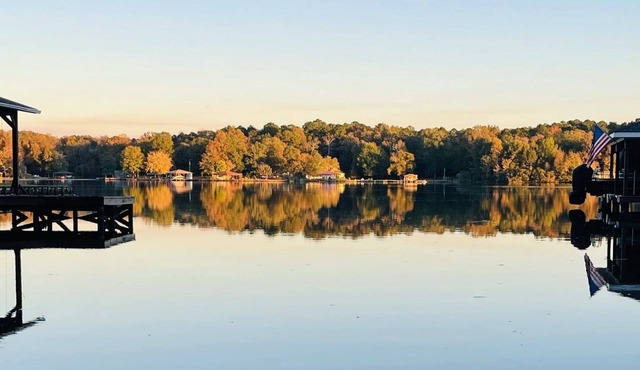Relaxing lakeside getaway