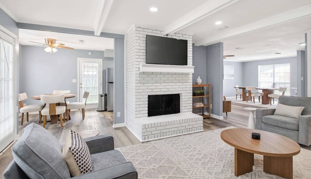 Renovated Family Home with Game Room & BBQ
