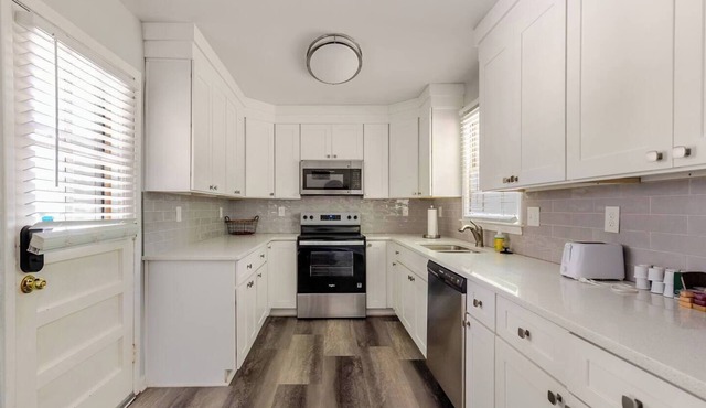 Renovated House 9 Miles from Downtown ATL, Great Backyard on a Cul-de-sac!