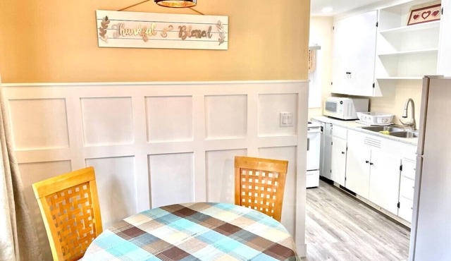 River Access! King bed, deck & view - 2 bedroom. in Blue River