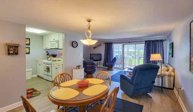 River Bend Resort - Pool/River View 1BR #A102