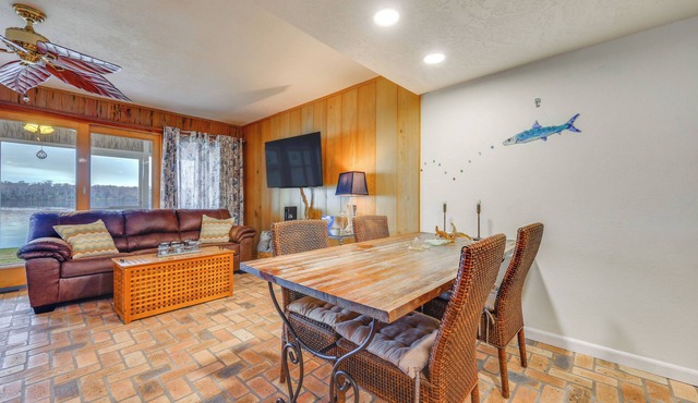 River-View Condo w/Boat Slip in Welaka!