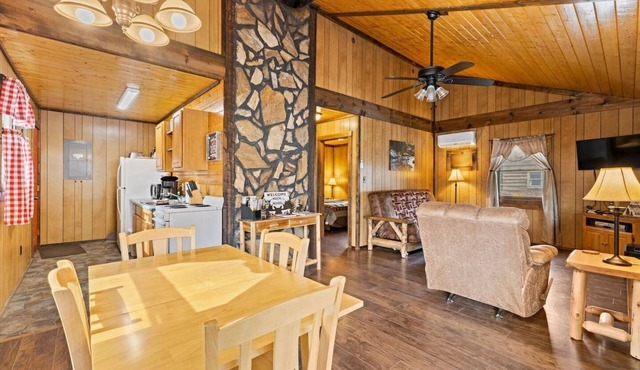 Riverfront Cabin, Mountain Views, Fishing, and Rafting!