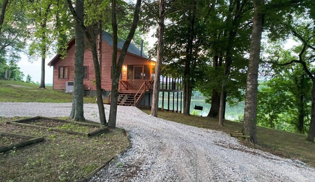 Riverfront cabin with hot tub and amenities galore! in Marcella