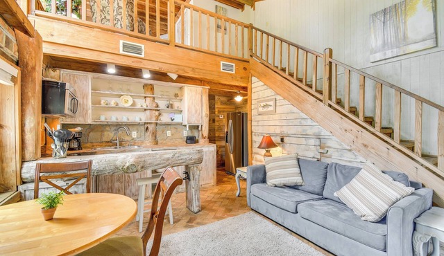 Riverfront Deck: Outdoor Retreat in Fairhope! in Fairhope