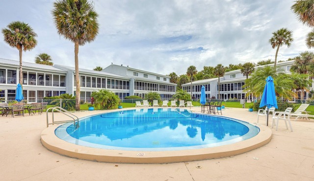 Riverfront Weleka Condo w/Dock & Pool Access
