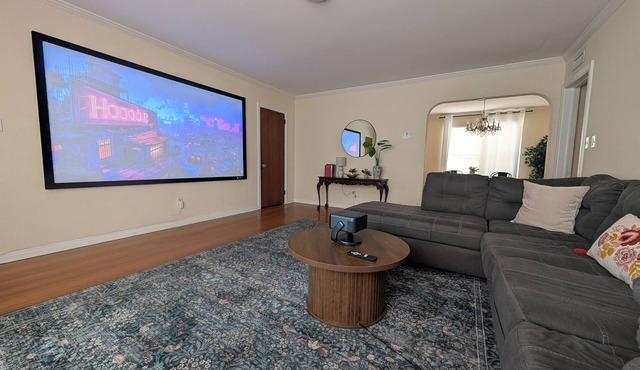 Riverside Retreat 2BR w/Big Screen Projector