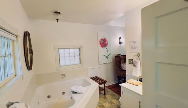 Rock Cottage Gardens B&B - Cottage #5 Norma Bolt Cottage in Eureka Springs