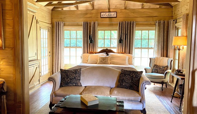 Romantic Secret Cottage near downtown Carthage