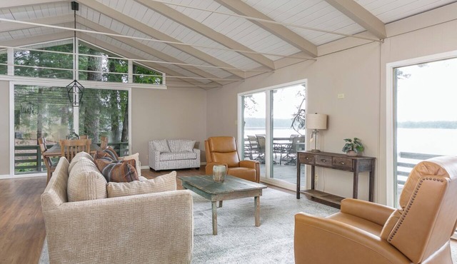 Round Rock Lodge - Retreat Nestled Among The Trees With Stunning Lake Views