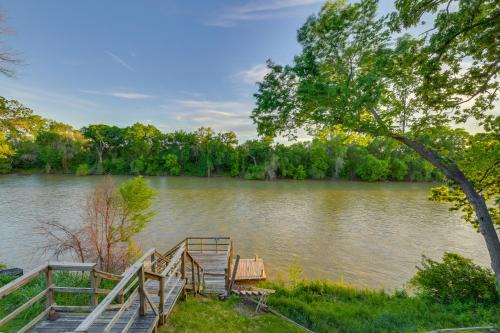 Rustic River Cabin w/Dock + Covered Deck! in Waco