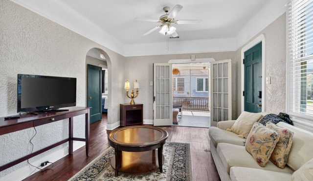 Safe & Center of NOLA Loft - walk to Ochsner!