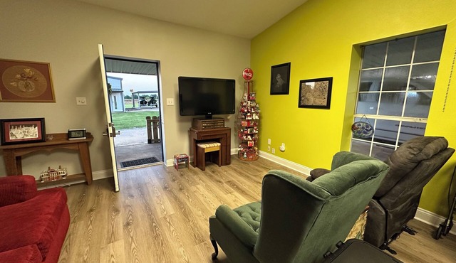 Safe, secure and secluded 2-bedroom apartment outside city limits of Alexandria.