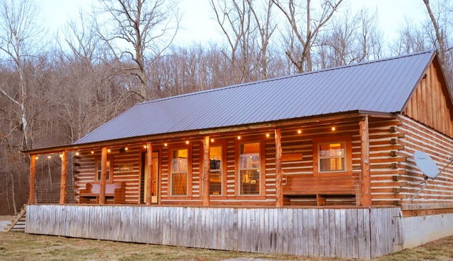 SASAFRASS luxury log Cabin, Creek,Lake Ride to the trails from the Cabin