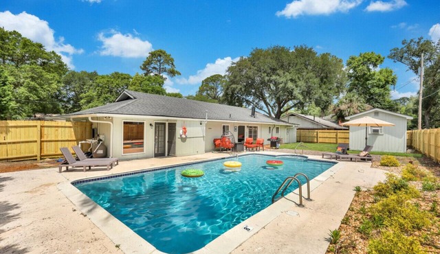 Savannah Home Hot Tub|Pool|Game Rm|Sleeps 8|Pets+