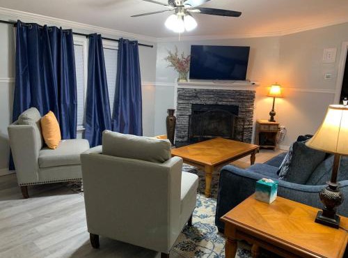 Scenic Mountain Views 4 Bedrooms 2 Bath Home