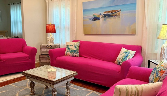 Sea Turtle Cottage 🐢 Pet-Friendly + Walk to Beach + Fenced Yard