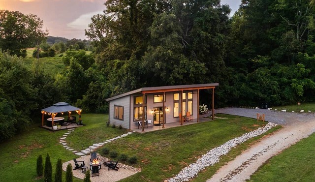Secluded Tiny House Retreat with Hot Tub Near Knoxville in Sevier County