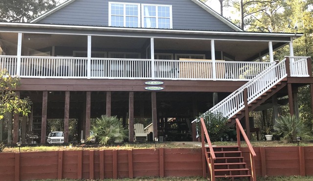 Secluded Waterfront with deep water dock, trailer parking, and public boat ramp in Freeport
