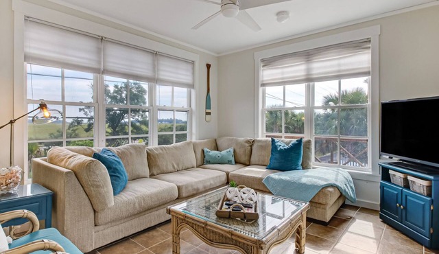 Serene Getaway, Water Views, Heated Pool Access!