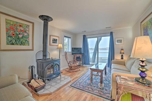Serene Leelanau Lake Escape Near Wine Trail