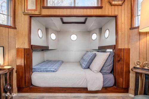 Shipwreck with upper deck, Dock Access, Kayaks