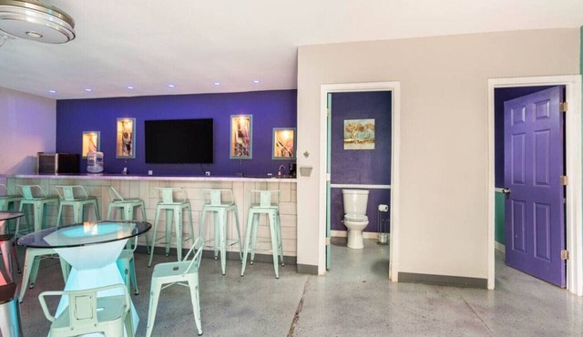 Small Party Space w/Oversized Deck/Yard & 3-bed/5 bath house