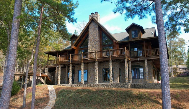 Smith Lake Family Retreat Log Home, Private Boat Ramp, Dock, Theater & Game Room