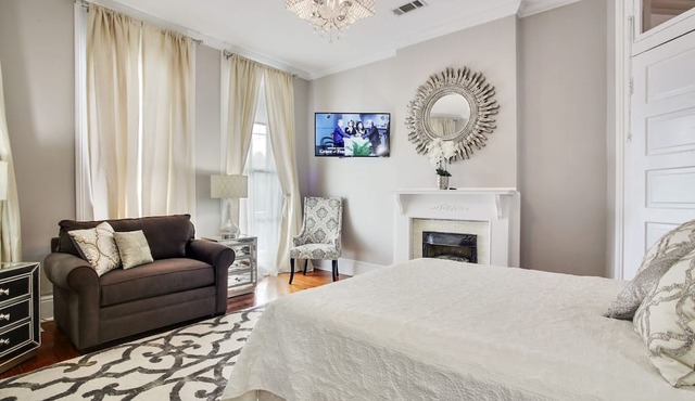 Sophisticated Styled Apartment 20% Monthly Rates