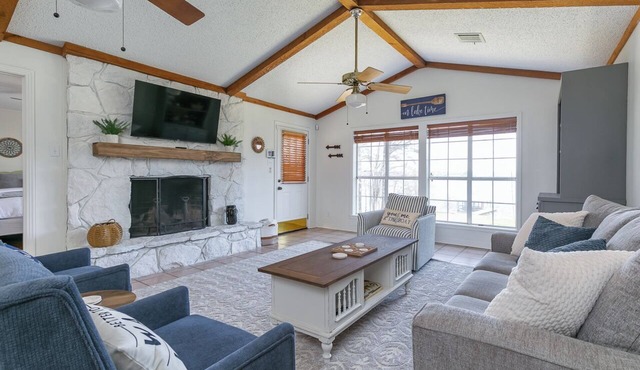 Southern Roots Retreat: Spacious Home With Lake Views & Private Boat Launch