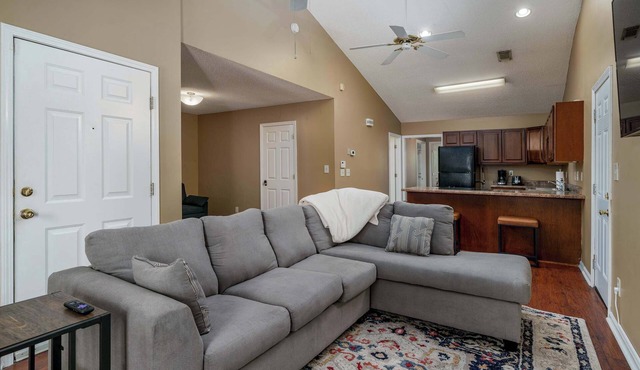Southern Tides- 2.5 miles to UA- 2BR/2BA