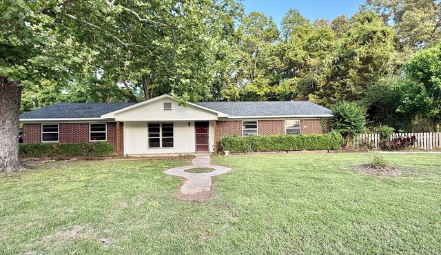 Spacious 3BR Home. Sleeps 8. Quiet Area. Close to Town.
