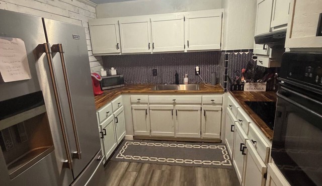 Spacious 4-bedroom house in Muscle Shoals, Great neighborhood. Pet friendly.