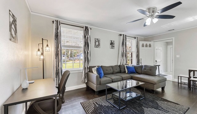 Spacious 4-bedroom house in nice Montgomery with AC