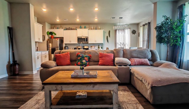Spacious 5-bedroom house in marvelous Lake Charles with AC, WiFi