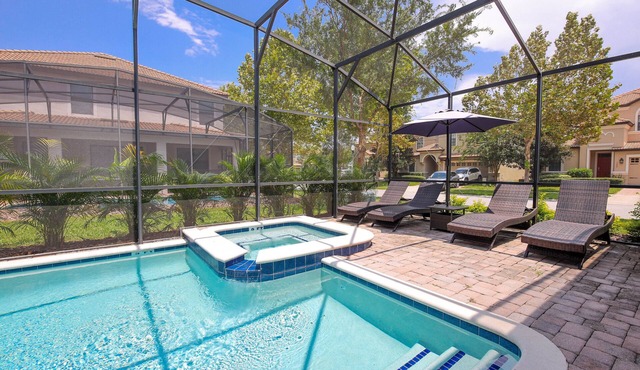 Spacious 7-bedroom home in Davenport, perfect for large groups near Champions Gate.