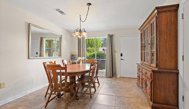 Spacious House w/Jacuzzi Tub