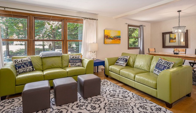 Spacious house with private pool, badminton, cornhole, firepit, grill, and WiFi