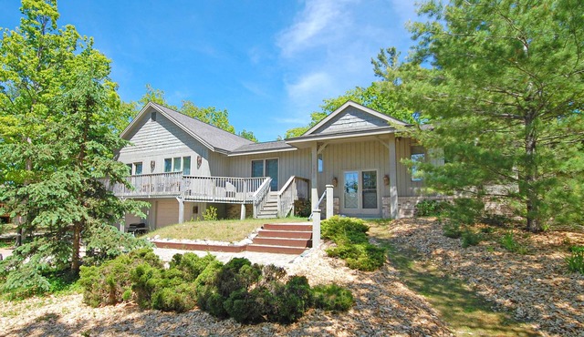 Spacious lake access home with a washer/dryer, central AC, nearby tennis